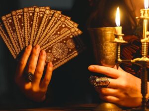 Lire la suite à propos de l’article Questions à Poser au Tarot Amour : Le Guide Complet